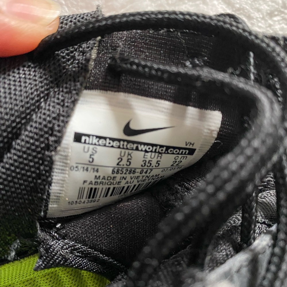 Nike Roshe RUn shoes - Picture 2 of 3